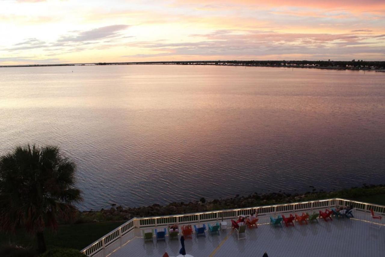 Welcome To Sea Forever Balcony With Ocean Views! Holiday home Tampa