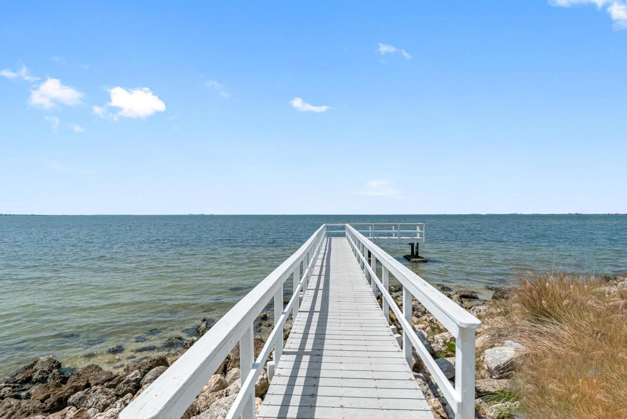 Welcome To Sea Forever Balcony With Ocean Views! Holiday home