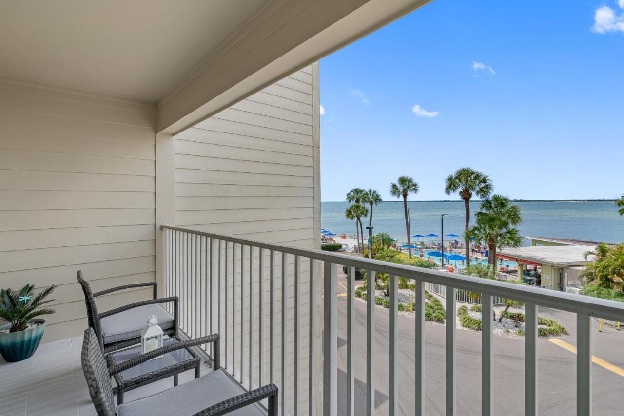 Welcome To Sea Forever Balcony With Ocean Views! Holiday home